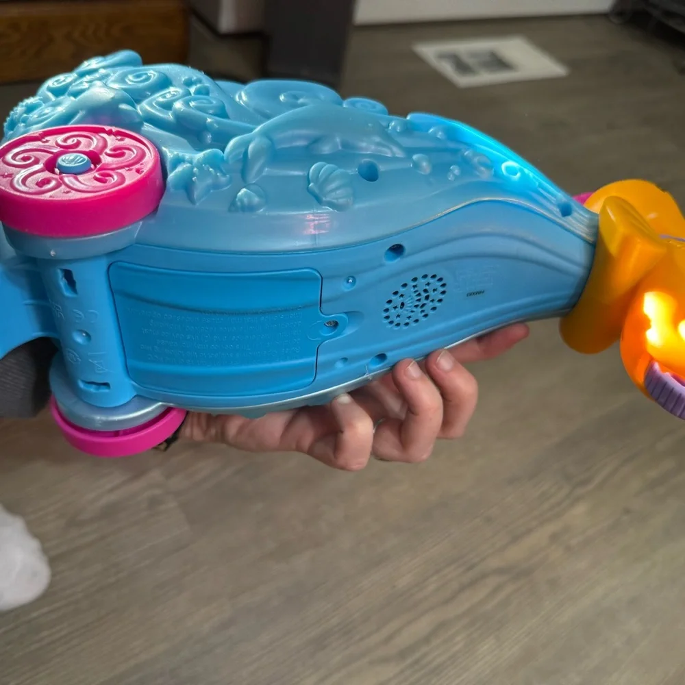 Little People Disney Princess Ariel's Seahorse Carriage Lights Up With Music